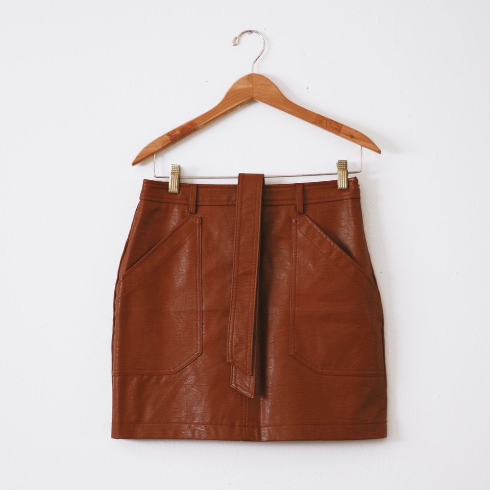 FAUX LEATHER SKIRT W/ TIE